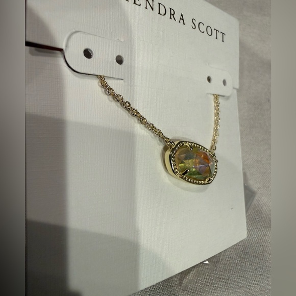 Kendra Scott Elisa Gold Statement Short Pendant Necklace in Dichroic Glass - Picture 4 of 5
